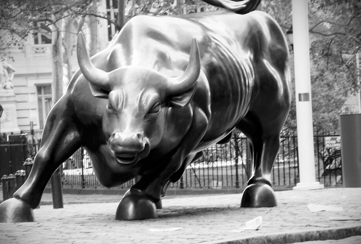 Wall Street volvió a sus máximos y proyecta potencial. La BMV sigue con letargo ¿A qué se debe?