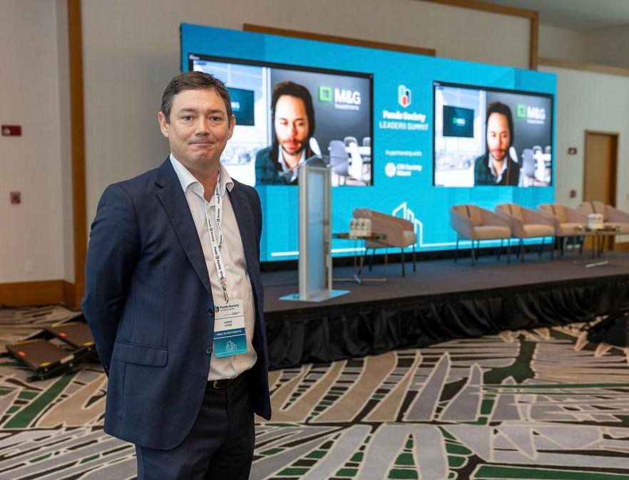 Carlos Carranza (en las pantallas, al fondo), gestor principal de fondos en M&G para mercados locales, y también para deuda soberana de Latinoamérica (@mybest.1photo)