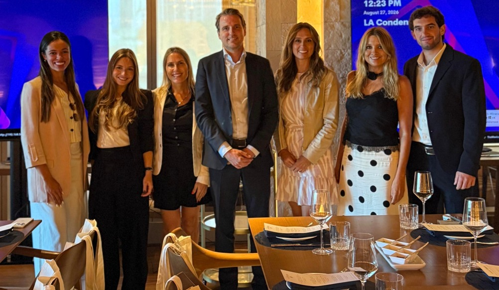 Los ejecutivos durante el almuerzo que se realizó en Miami
